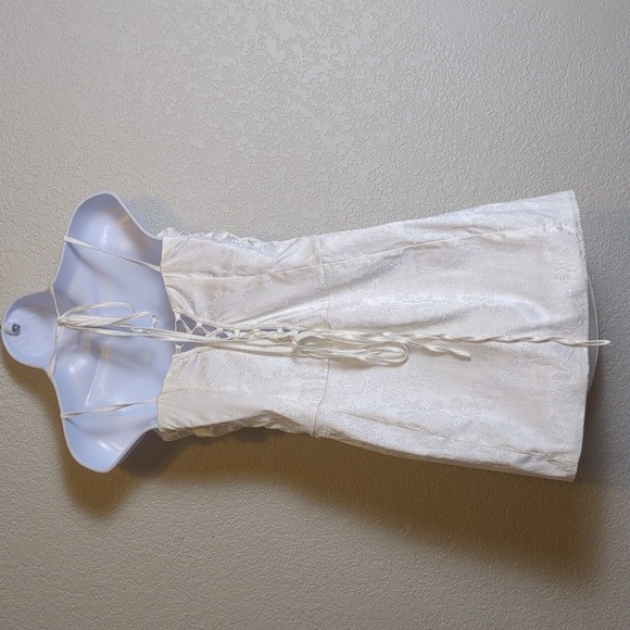 Parthea white floral jacquard lace up back sleeveless split hem mini dress - Picture 13 of 15